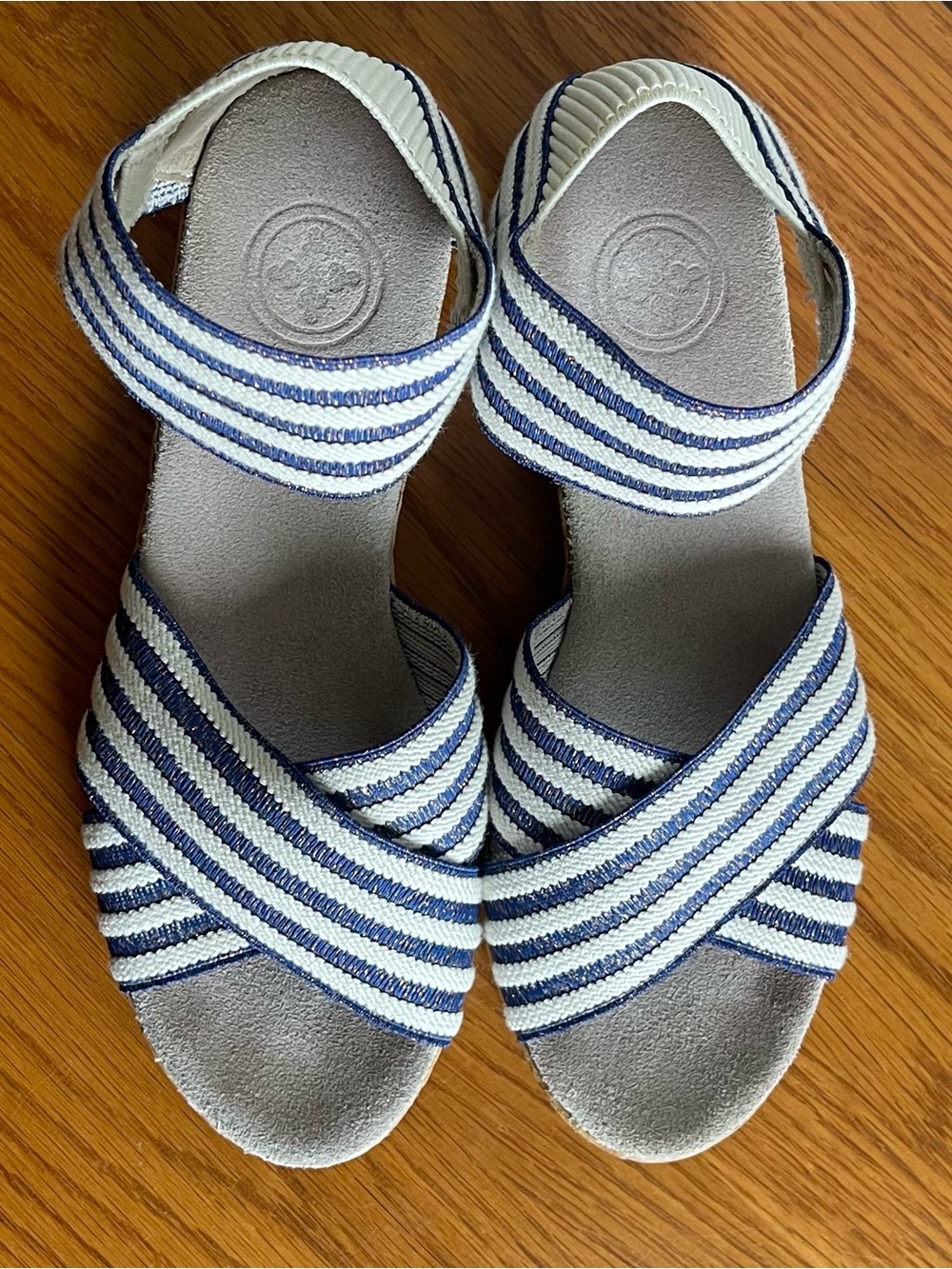 Charleston Shoe Co. Peachtree Low Wedge Sandal Size 6 - Picture 13 of 16